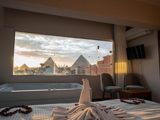 Tuya Pyramids Inn Kafret el-Gabal Eksteriør billede